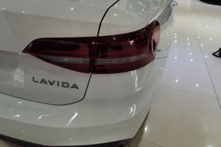 大众 朗逸 2023款 1.5L 自动得逸版车身外观9