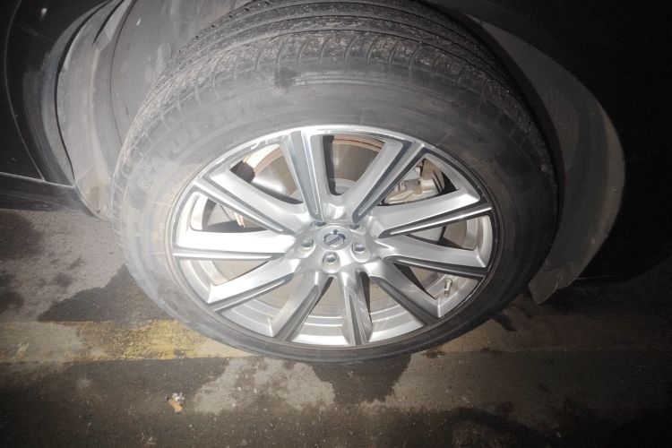 沃尔沃XC90 2019款 T6 智逸版 7座 国VI车身外观10