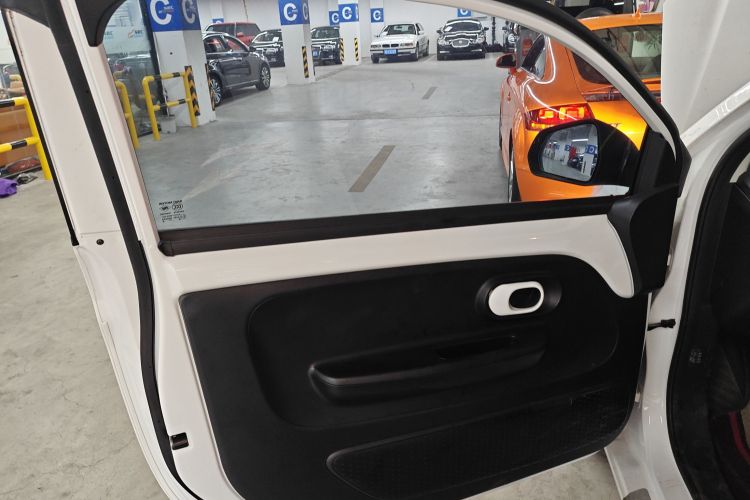 荣威 科莱威CLEVER 2021款 302km新四座超能版中控内饰7007