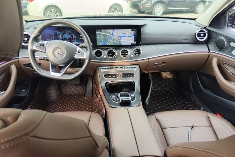 奔驰E级 2018款 改款 E 300 L 运动时尚型中控内饰12