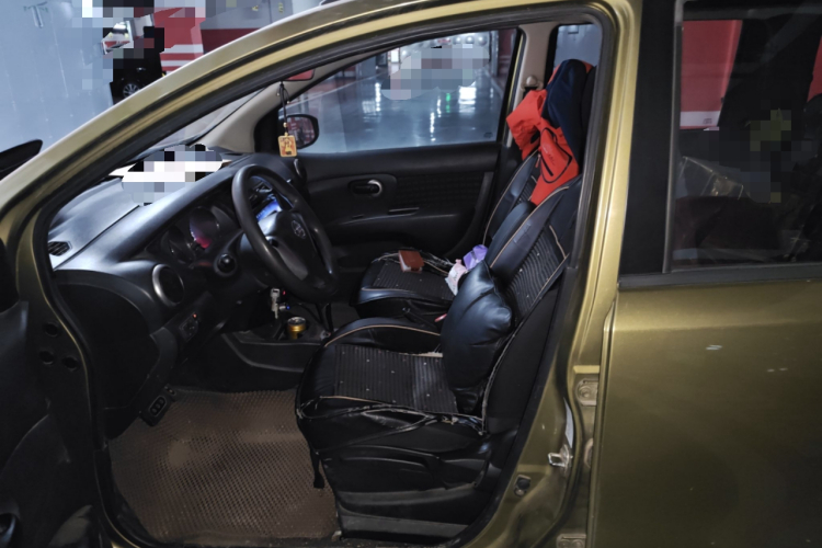 日产 骊威 2013款 劲锐 1.6XL CVT舒适版中控内饰19