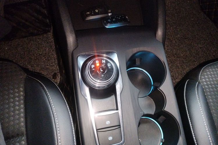 福特 福克斯 2020款 三厢 EcoBoost 180 自动锋潮型中控内饰18