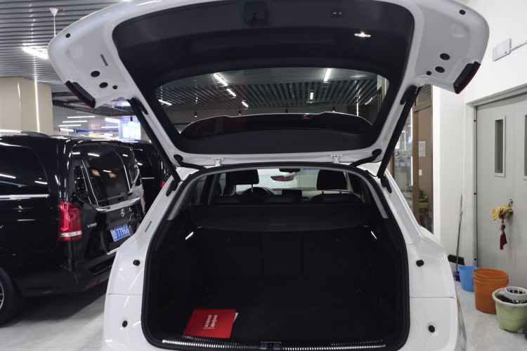 奥迪Q5L 2020款 40 TFSI 荣享时尚型机舱底盘23