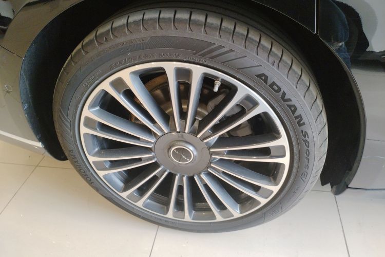 鸿蒙智行 享界S9 2024款 纯电 Ultra 四驱旗舰版车身外观6008