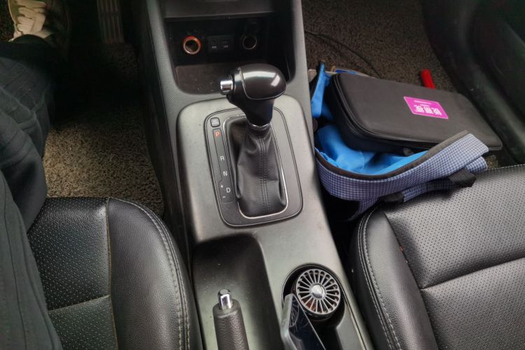 起亚K3 2015款 1.6L 自动GLS中控内饰18