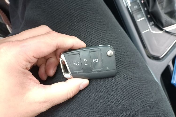 大众 途岳 2023款 300TSI 两驱皎月版中控内饰11