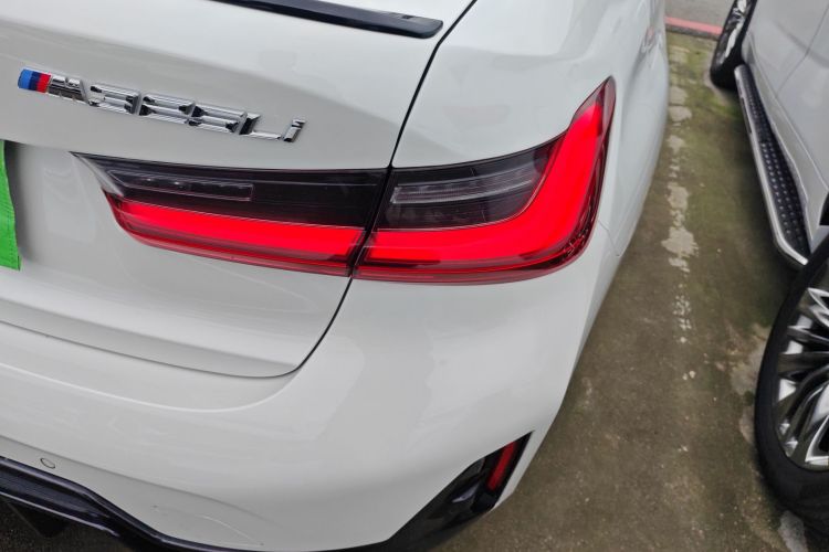 宝马3系 2023款 325Li M运动曜夜套装车身外观9