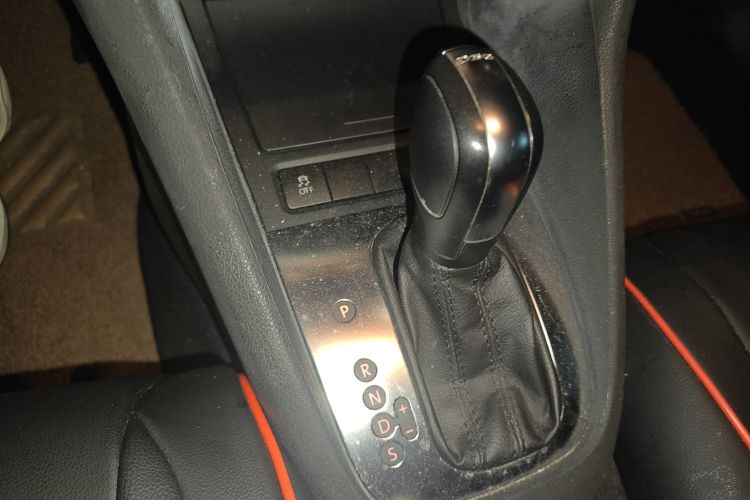 大众 高尔夫 2011款 1.6 自动时尚型局部细节18