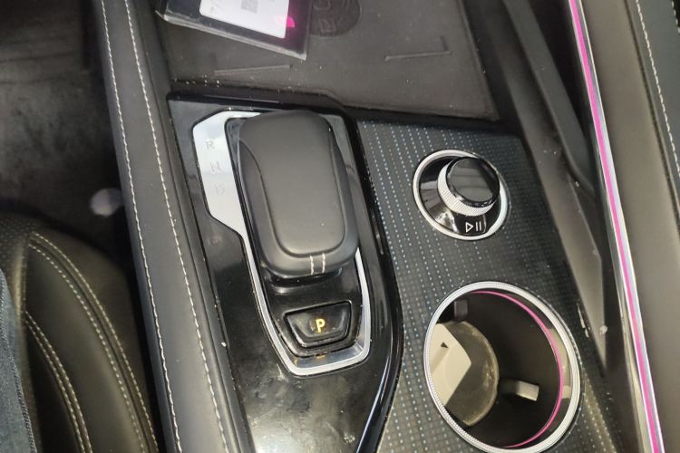 极氪001 2022款 长续航双电机 WE版中控内饰18