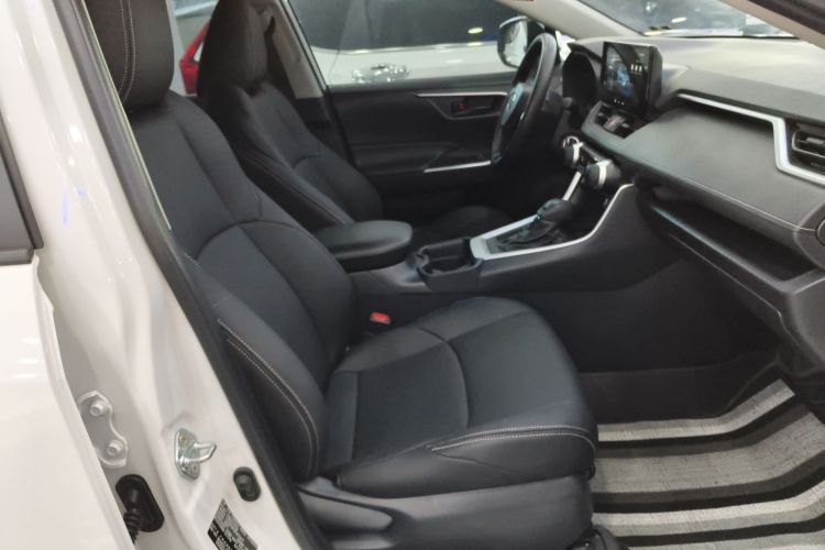 丰田 威兰达 2023款 2.0L CVT两驱领先版局部细节41