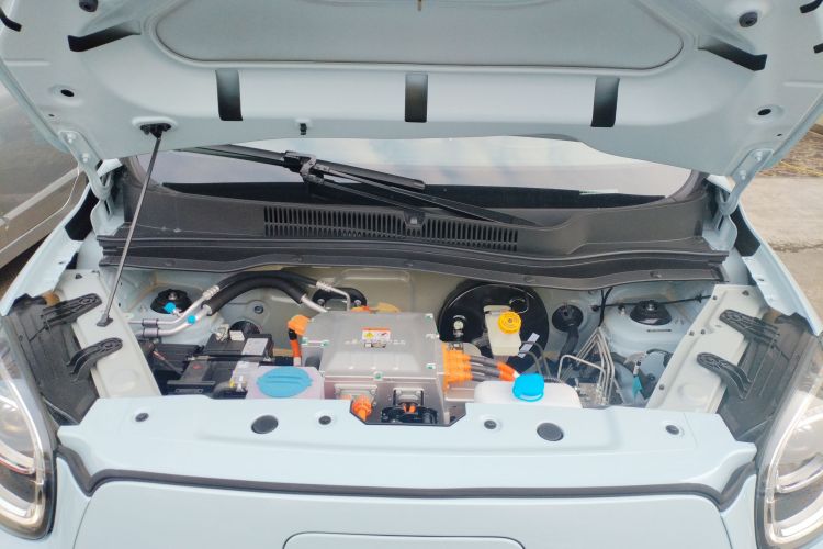 零跑汽车 零跑T03 2025款 403舒享版机舱底盘24