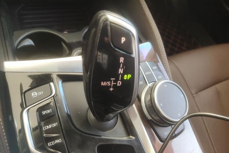 宝马5系 2018款 525Li 豪华套装中控内饰18