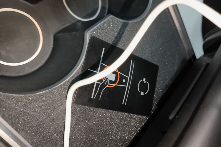 特斯拉 Model Y 2022款 改款 后轮驱动版中控内饰7001