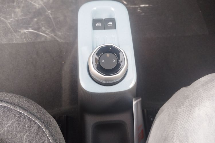 吉利银河 2024款 熊猫mini 200km 耐力熊中控内饰18