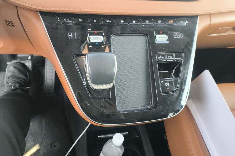 红旗HQ9 PHEV 2024款 2.0T 四驱商务版中控内饰18