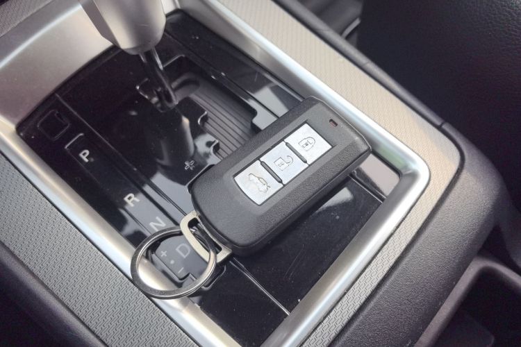 三菱 翼神 2015款 1.8L CVT致尚版 国V中控内饰7001