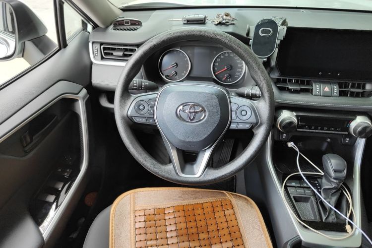 丰田 RAV4荣放 2024款 2.0L CVT两驱都市版中控内饰13