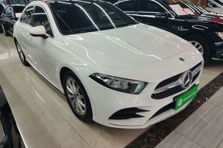 奔驰A级 2019款 A 200 L 运动轿车车身外观3