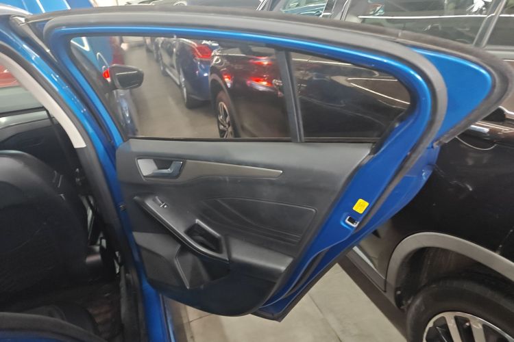 福特 福克斯 2020款 三厢 EcoBoost 180 自动锋潮型中控内饰45