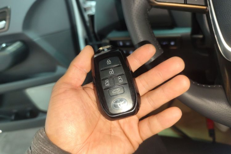 丰田 赛那SIENNA 2024款 2.5L混动 四驱尊贵版中控内饰11