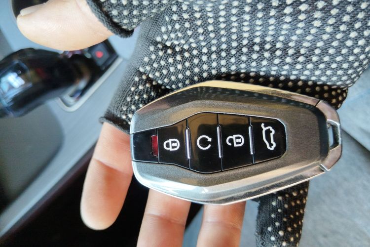 捷途X90 PRO 2024款 1.6T DCT豪华版 7座中控内饰7001