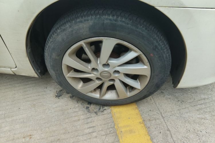 日产 轩逸 2014款 1.6XV CVT尊享版车身外观10