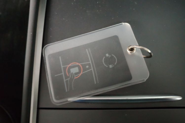 特斯拉 Model Y 2022款 长续航全轮驱动版中控内饰7001