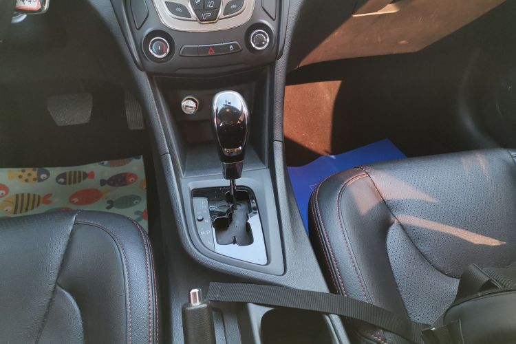 奇瑞 艾瑞泽5 2016款 1.5L CVT领锐版中控内饰18