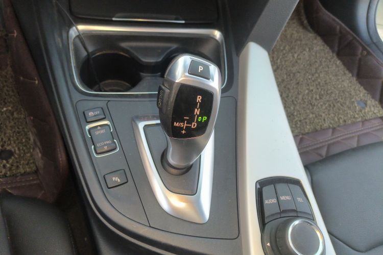 宝马3系 2014款 320Li 时尚型中控内饰18