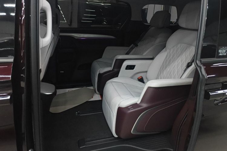 别克GL8 2022款 改款 Avenir艾维亚 六座贤礼版中控内饰21