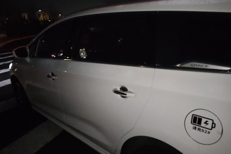 比亚迪 宋MAX 2017款 1.5T 自动智联精英型 7座车身外观4