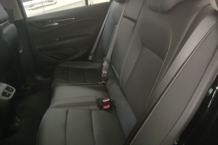 别克 君威 2024款 改款 28T 纵享版中控内饰21