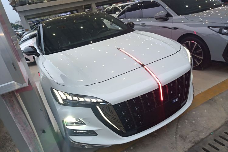 红旗H6 2023款 2.0T 致尚版车身外观3