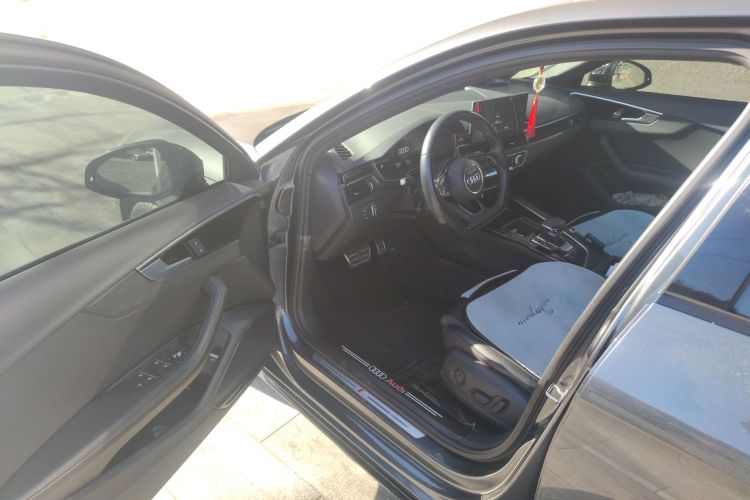 奥迪A4L 2023款 40 TFSI 豪华动感型中控内饰20