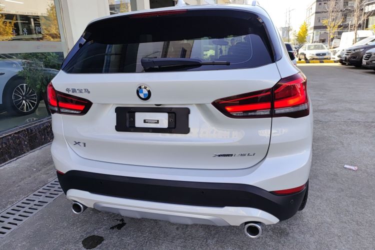 宝马X1 2021款 xDrive25Li 尊享型车身外观6
