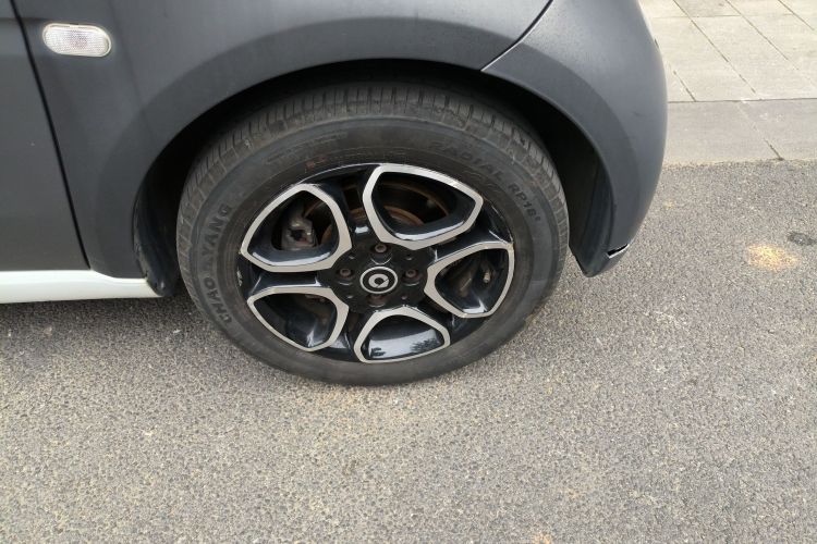 smart fortwo 2017款 1.0L 52千瓦新声特别版 国V车身外观10