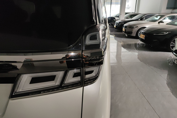 丰田 威尔法 2020款 双擎 2.5L HV豪华版车身外观6002