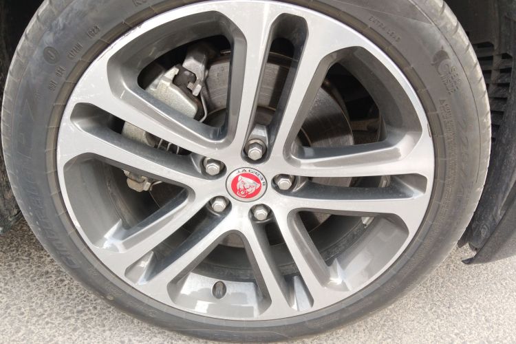 捷豹XEL 2023款 2.0T 250PS R-DYNAMIC S进取运动版车身外观10