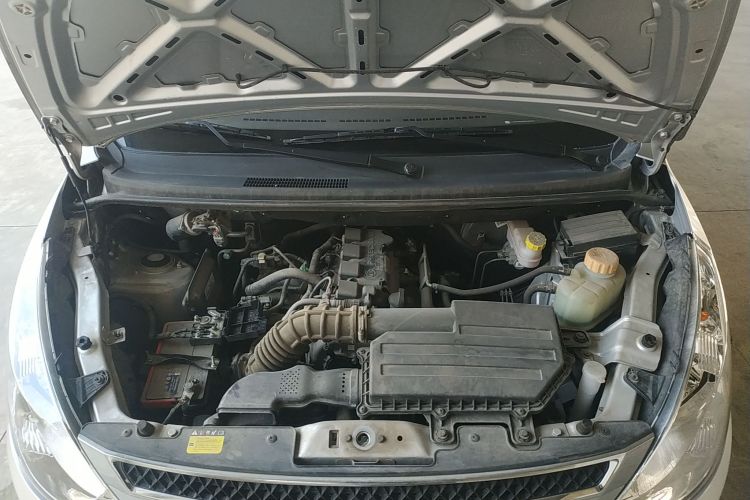 五菱汽车 五菱荣光V 2019款 1.5L标准型国VI LAR机舱底盘24