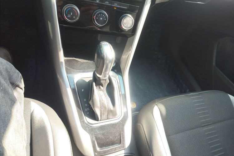 大众 T-ROC探歌 2019款 230TSI DSG两驱进取型 国VI中控内饰18