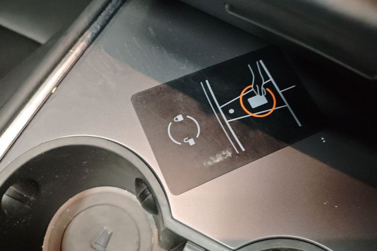 特斯拉 Model 3 2021款 标准续航后驱升级版中控内饰11