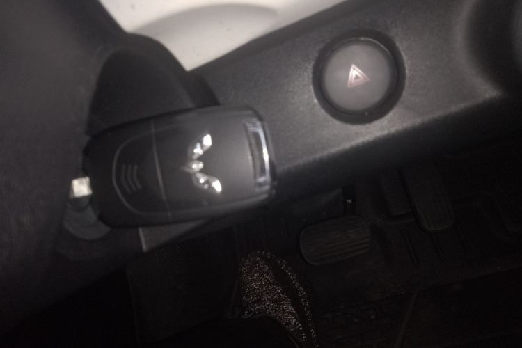 五菱汽车 宏光MINIEV 2024款 第三代 215km 青春版中控内饰7001