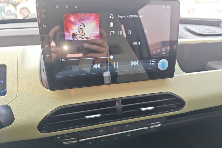 吉利银河 2024款 改款 熊猫mini 200km 龙腾版中控内饰16