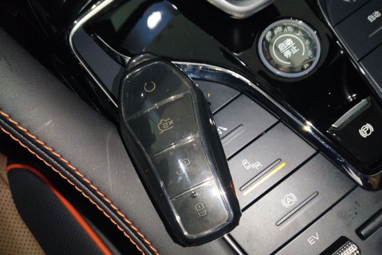 比亚迪 宋PLUS新能源 2021款 DM-i 100KM 四驱旗舰PLUS中控内饰7001