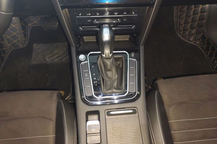 大众 迈腾 2020款 330TSI DSG 豪华型中控内饰18