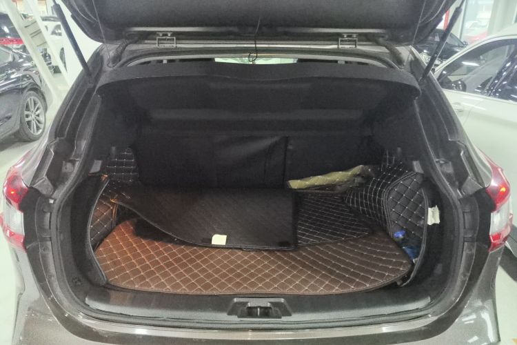 日产 逍客 2019款 2.0L CVT智享版机舱底盘23