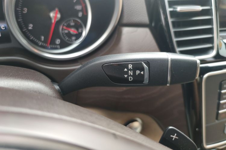 奔驰GLE 2017款 GLE 320 4MATIC 动感型中控内饰18