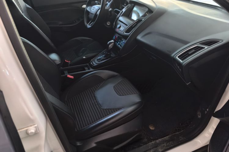 福特 福克斯 2017款 两厢 EcoBoost 180 自动精英型局部细节41