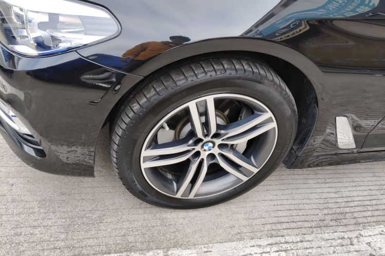 宝马5系 2019款 530Li 领先型 豪华套装车身外观6001