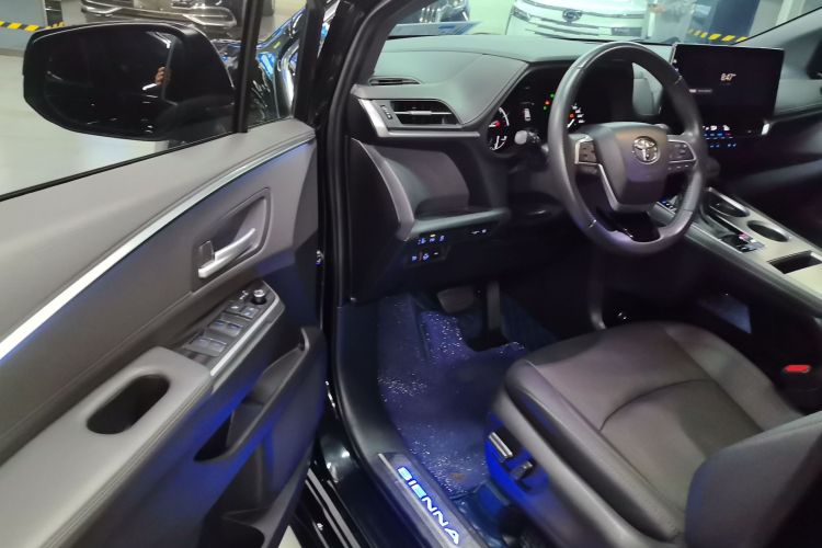 丰田 赛那SIENNA 2021款 2.5L混动 尊贵版中控内饰7003